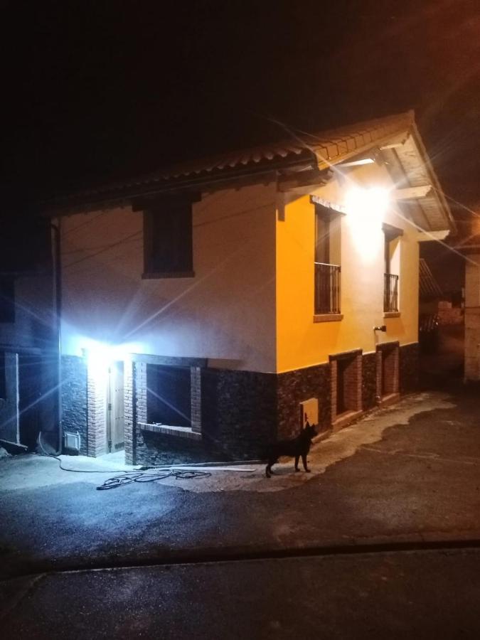 Casa Rural Gueilones, Parque Natural De Ponga Sobrefoz Exteriér fotografie